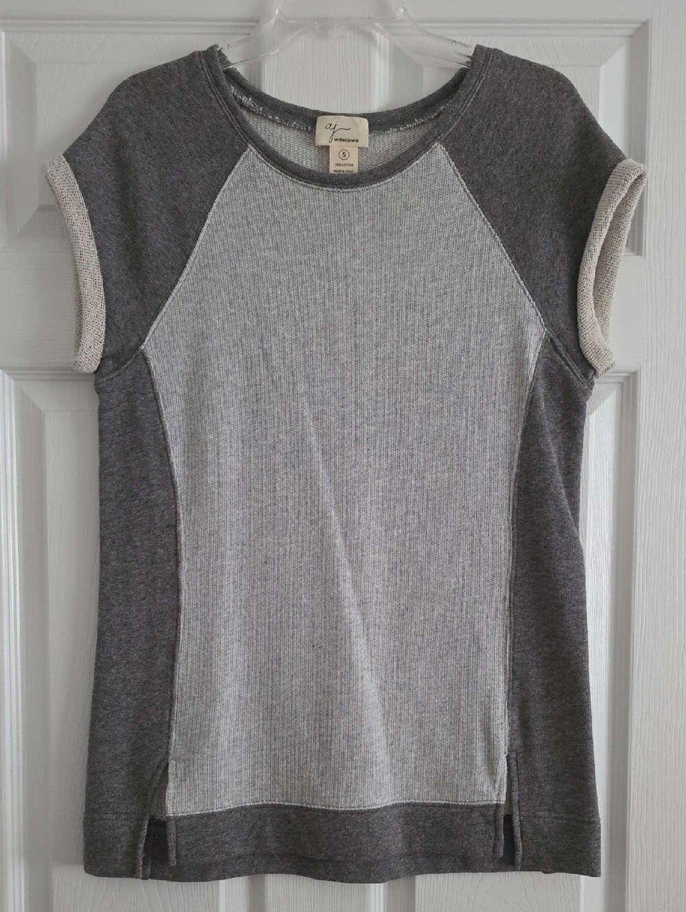 Andrea Jovine Two-Tone Gray Short Sleeve Knit Top